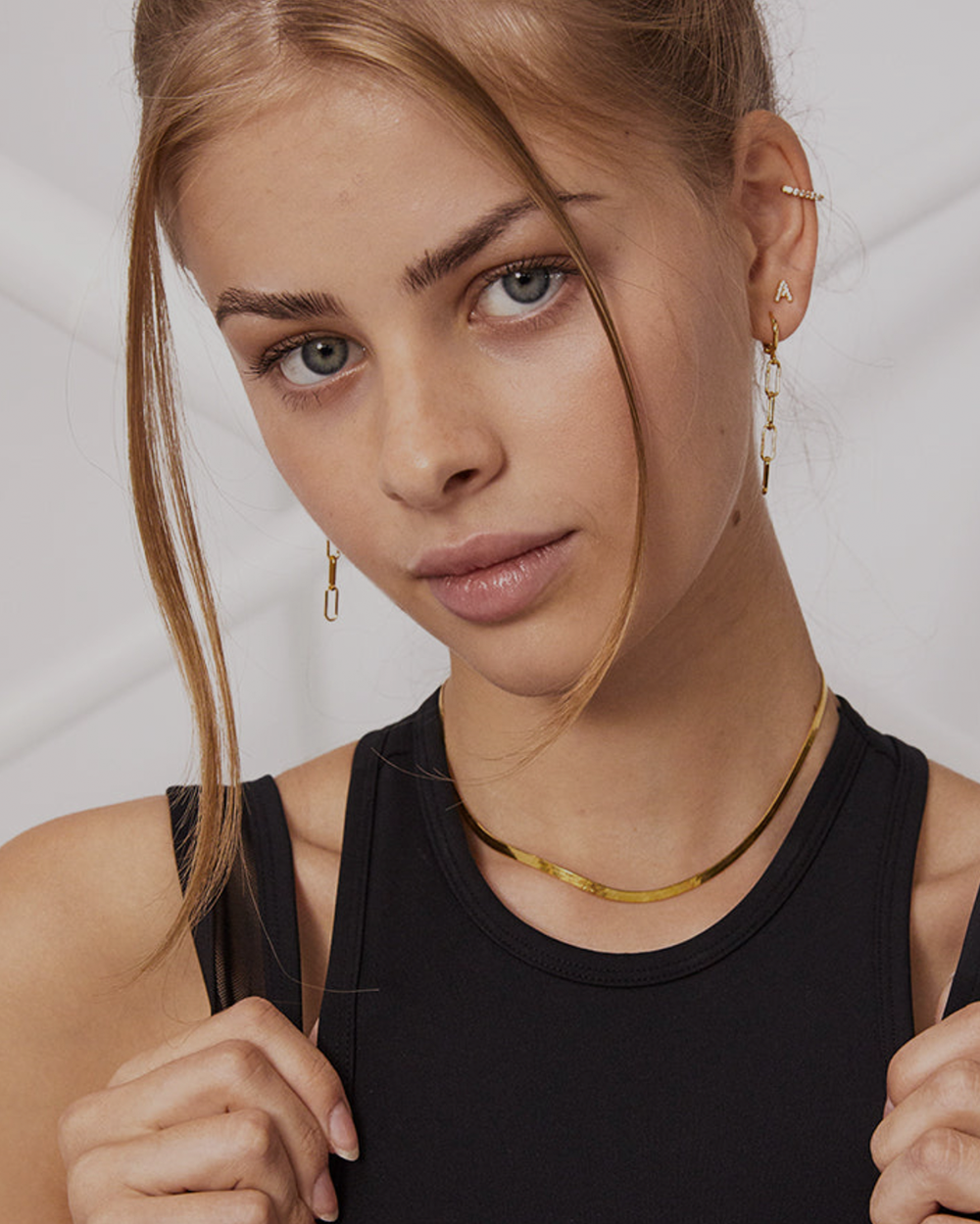 SLEEK CHAIN INITIAL